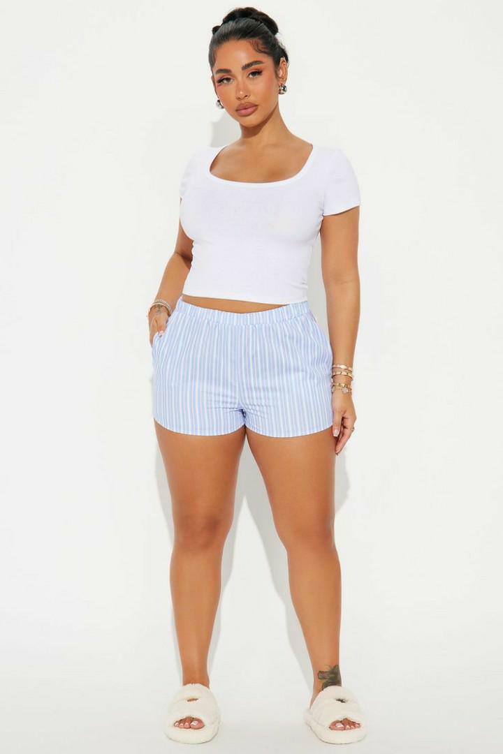 3 set booty short.Booty shorts are very short, form-fitting shorts designed to highlight the hips, thighs, and buttocks.

They’re usually made from stretchy, soft materials like cotton, spandex, or po