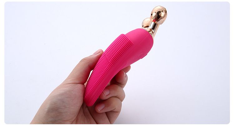 Multifunctional Rechargeable silicone facial cleansing brush USB Charge Ipx7 Waterproof  Facial Cleansing Brush  2 in 1 Silicone Facial Cleansing Brush Face Lifting Roller Massager