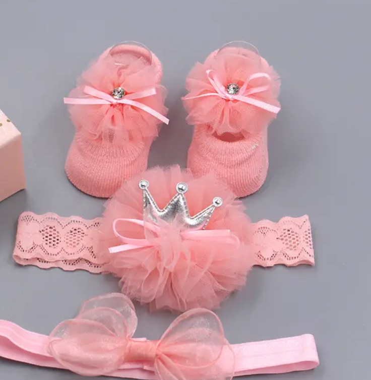 Newborn Baby Socks and Headbands Accessories Set  Baby Socks Lace Flower Baby Girl Shoe Socks and Headbands Set Soft Cotton Rubber Sole Anti Slip Pure cotton with lovely shape Gift Box Set(0-6 Months)