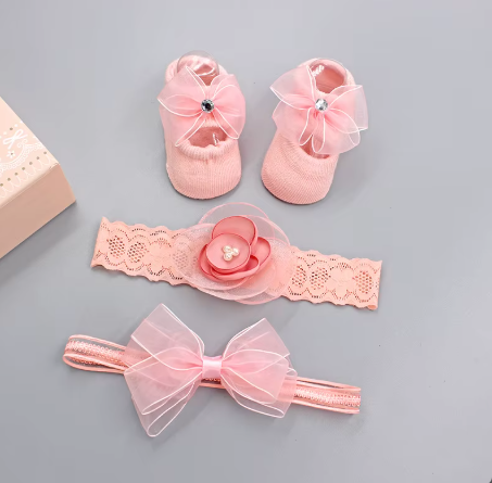 Newborn Baby Socks and Headbands Accessories Set  Baby Socks Lace Flower Baby Girl Shoe Socks and Headbands Set Soft Cotton Rubber Sole Anti Slip Pure cotton with lovely shape Gift Box Set(0-6 Months)