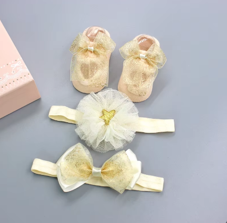 Newborn Baby Socks and Headbands Accessories Set  Baby Socks Lace Flower Baby Girl Shoe Socks and Headbands Set Soft Cotton Rubber Sole Anti Slip Pure cotton with lovely shape Gift Box Set(0-6 Months)