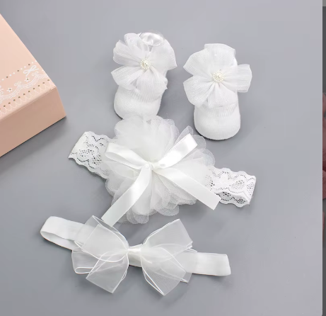 Newborn Baby Socks and Headbands Accessories Set  Baby Socks Lace Flower Baby Girl Shoe Socks and Headbands Set Soft Cotton Rubber Sole Anti Slip Pure cotton with lovely shape Gift Box Set(0-6 Months)