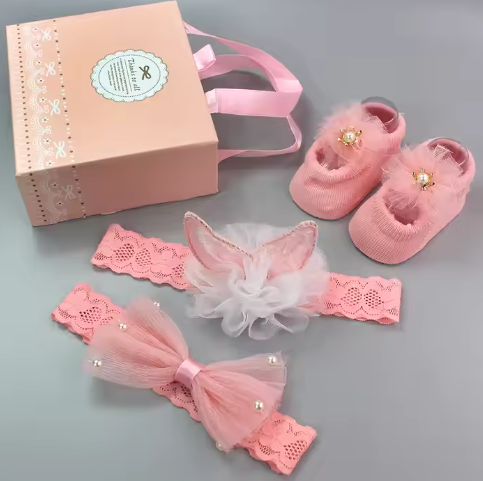 Newborn Baby Socks and Headbands Accessories Set  Baby Socks Lace Flower Baby Girl Shoe Socks and Headbands Set Soft Cotton Rubber Sole Anti Slip Pure cotton with lovely shape Gift Box Set(0-6 Months)