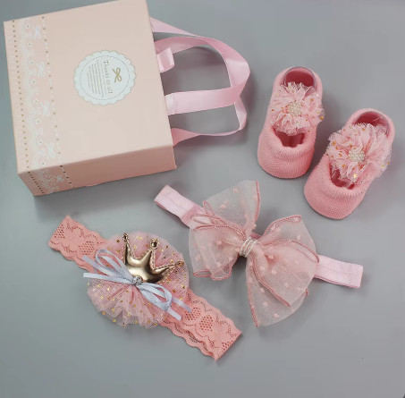 Newborn Baby Socks and Headbands Accessories Set  Baby Socks Lace Flower Baby Girl Shoe Socks and Headbands Set Soft Cotton Rubber Sole Anti Slip Pure cotton with lovely shape Gift Box Set(0-6 Months)