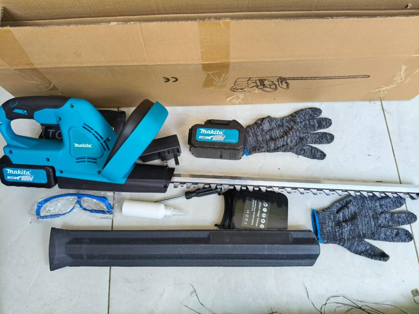 Makita Cordless hedge Trimmer 198v