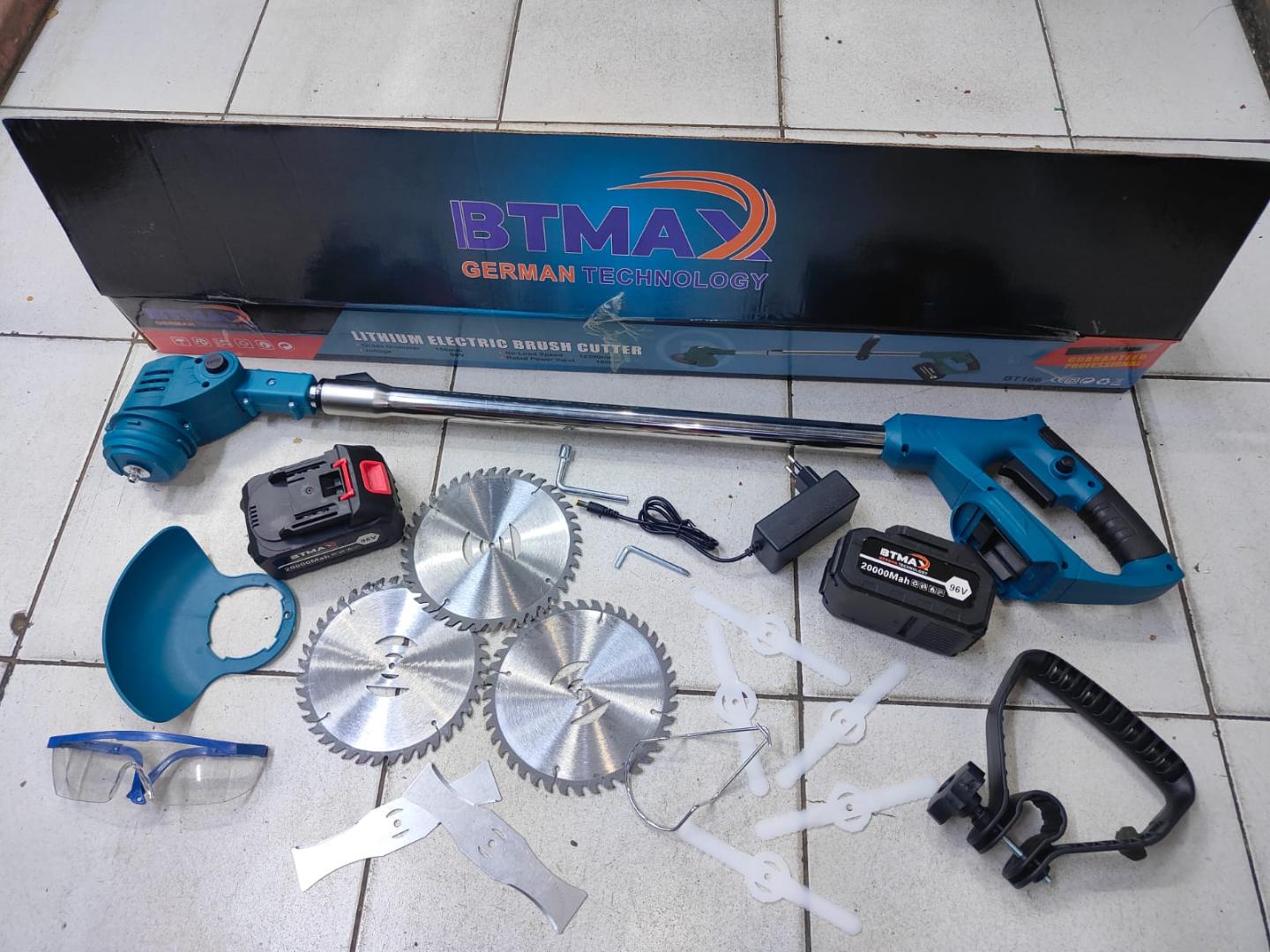 BT MAX 
German Technology 
Cordless brush cutter 
Grass mower 
✓2pcs 96v big batteries 
✓3 PCs circular blades 
✓shield goggles 
✓2pcs hard grass cutting blades 
✓5pcs soft grass cutting blades 
✓ han