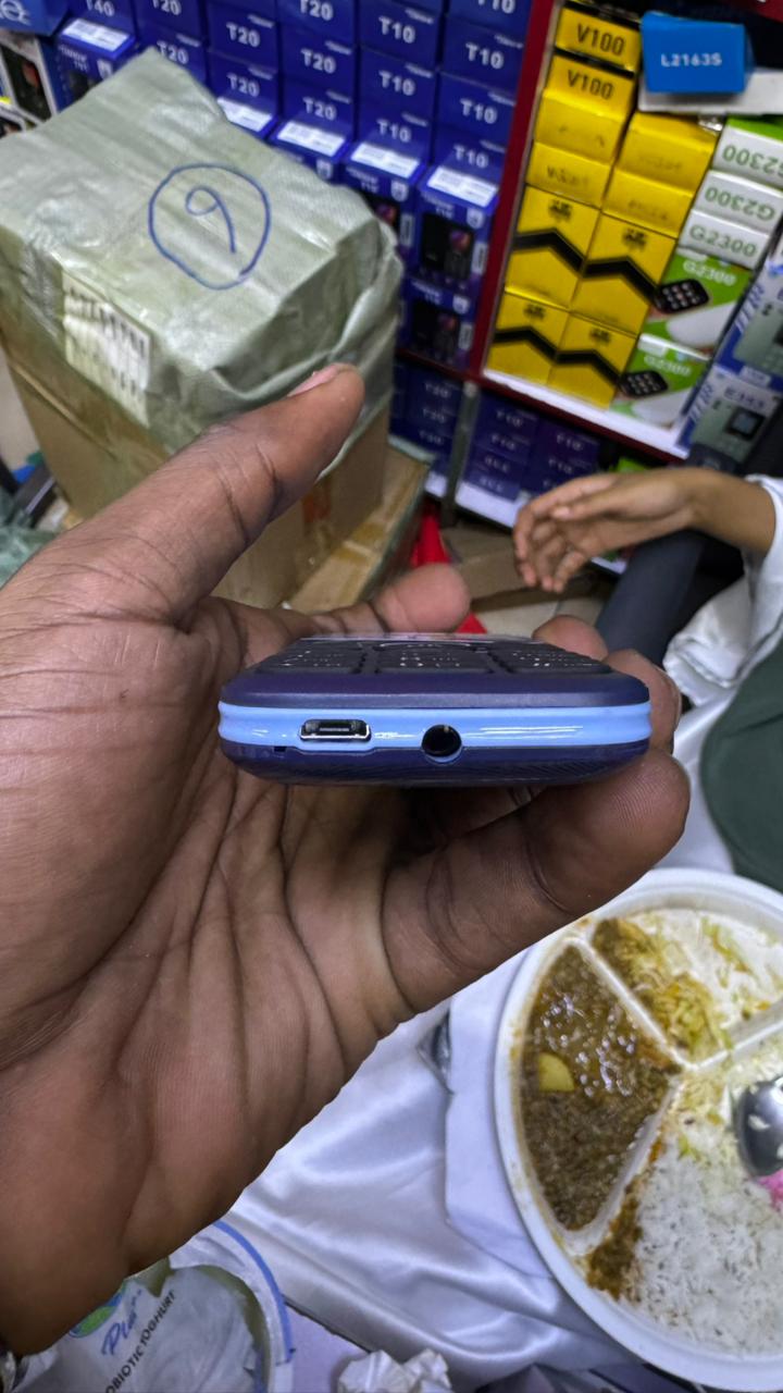 LIMITED DISCOUNT !!!New RAENO R310  TRIPLE SIM CARD FEATURE PHONE WITH Bluetooth /Wireless FM/SD Slot kabambe/katululu/mulika mwizi/button feature phone