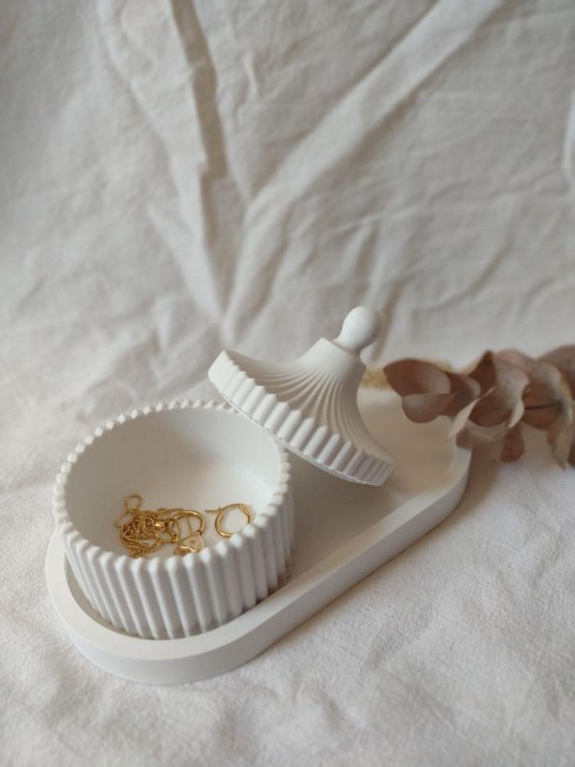 3pcs -dish +lid + display tray -Home decor as shown for bedroom decoration display  jewellery holders with a luxury touch to your interior design.