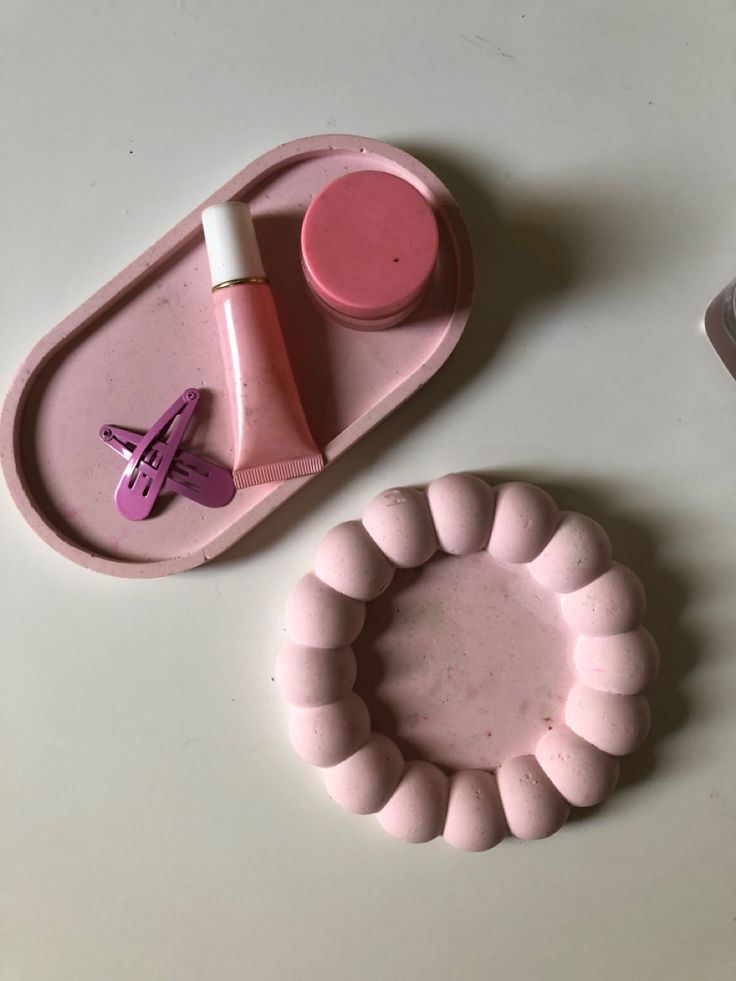 OFFER OFFER !! 2PCS LONG RE-CIRCLE DISH + 1PC BUBBLE DISH.improve your jewelry organisation, improve your home, organise your home, your study table, your bedroom, your make up , perfumes.