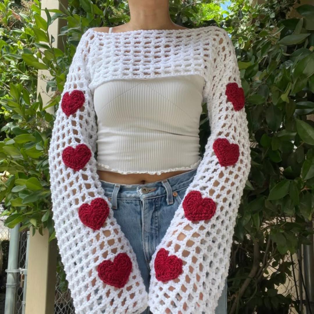 Crochet shrug with flowers and closed sleeves