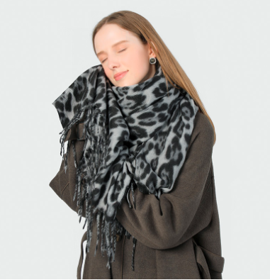 New leopard print scarf for autumn and winter, women's warm and versatile scarf, comfortable and fashionable imitation cashmere shawl