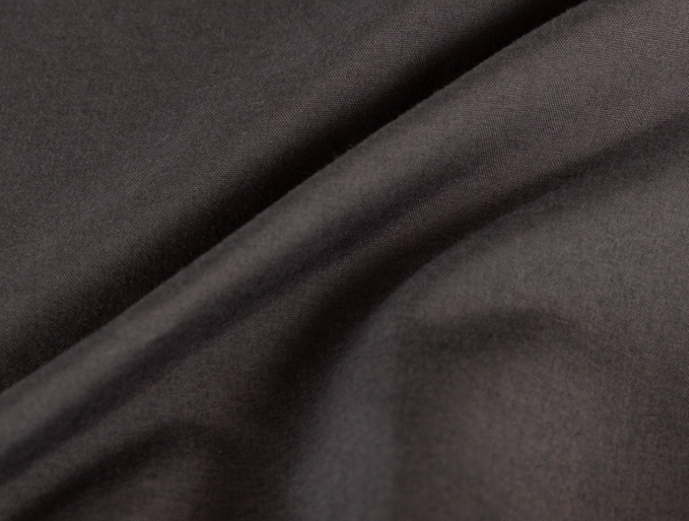 Simple solid color bed sheets can be machine washed, skin friendly, and brushed, light luxury