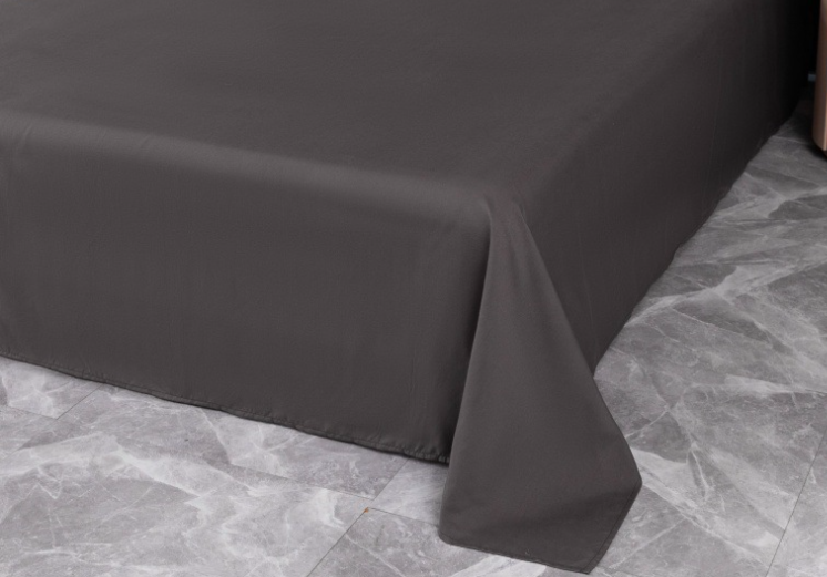 Simple solid color bed sheets can be machine washed, skin friendly, and brushed, light luxury