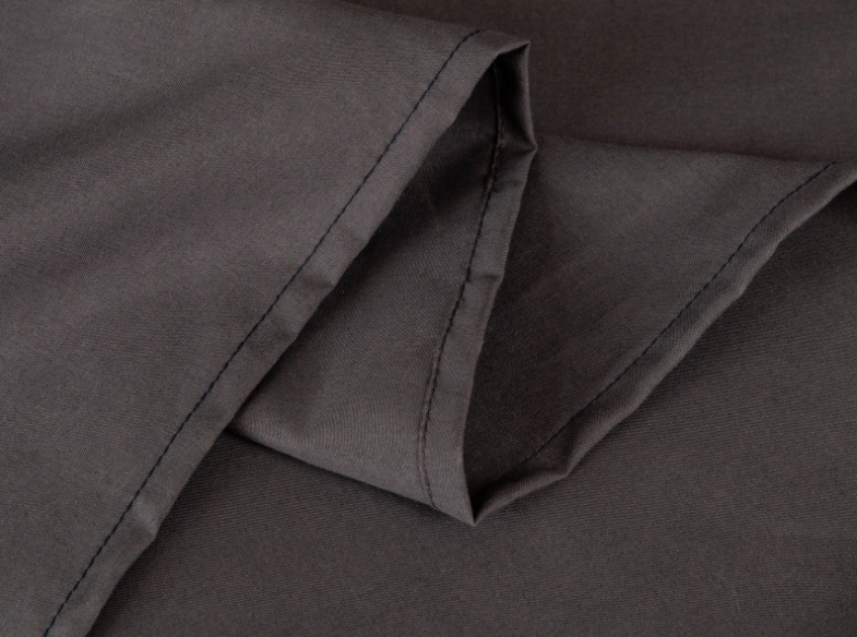 Simple solid color bed sheets can be machine washed, skin friendly, and brushed, light luxury
