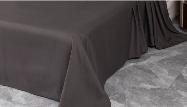 Simple solid color bed sheets can be machine washed, skin friendly, and brushed, light luxury