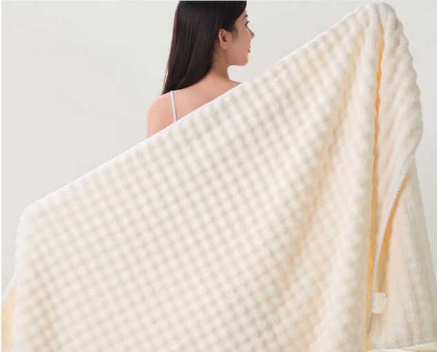 Bubble velvet bath towel, new product, suitable for showering, can absorb water without shedding hair, is soft and quick drying, edge wrapped，1pc 70 * 140cm