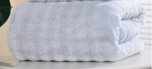 Bubble velvet bath towel, new product, suitable for showering, can absorb water without shedding hair, is soft and quick drying, edge wrapped，1pc 70 * 140cm