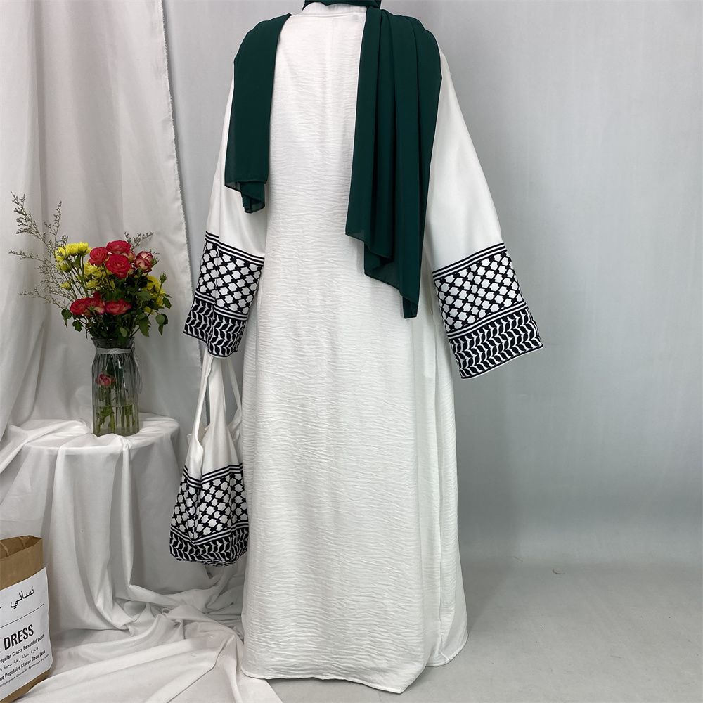 A new fashionable cardigan dress for Middle Eastern Muslims in Dubai, Turkey and Arabia during Ramadan, paired with a mini bag