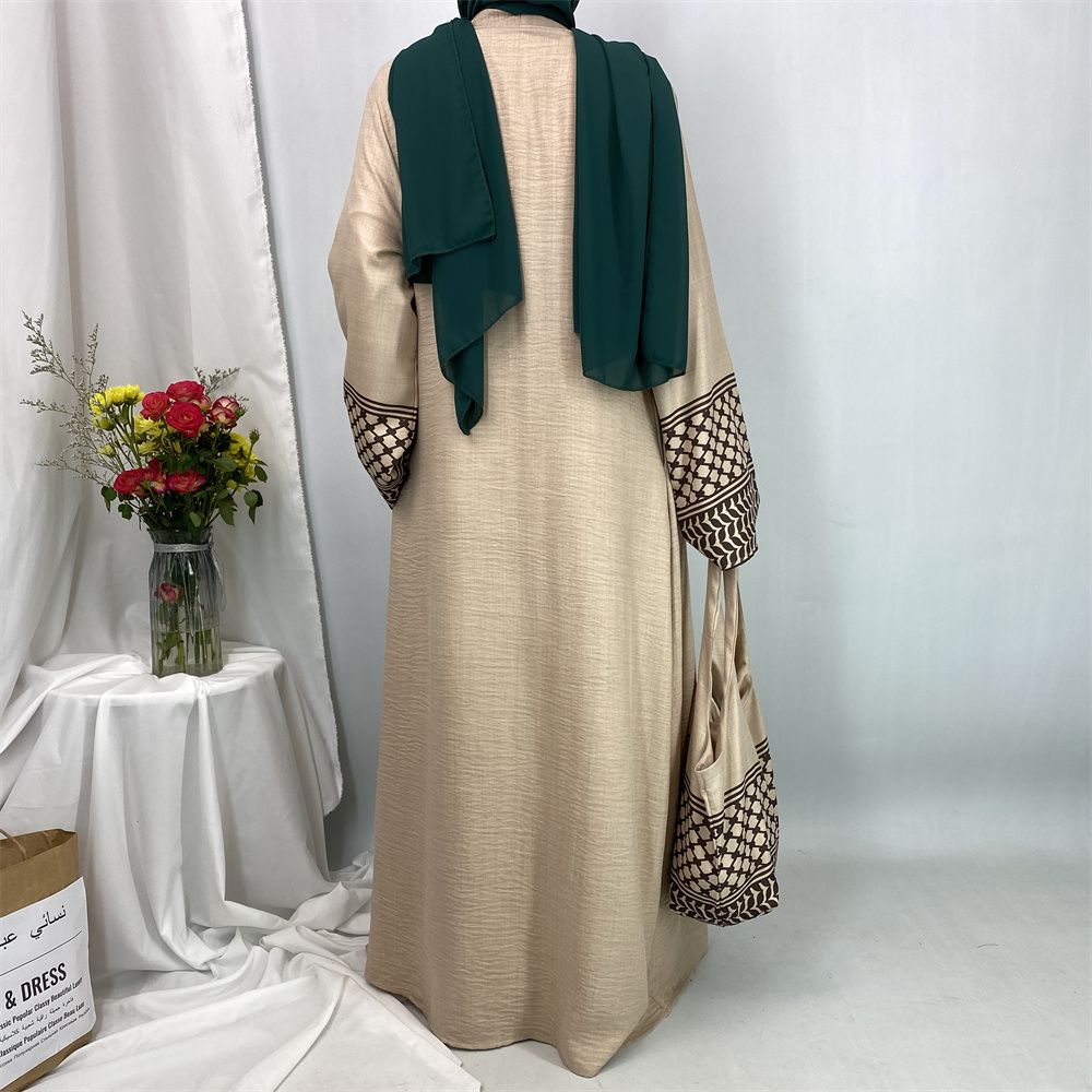 A new fashionable cardigan dress for Middle Eastern Muslims in Dubai, Turkey and Arabia during Ramadan, paired with a mini bag