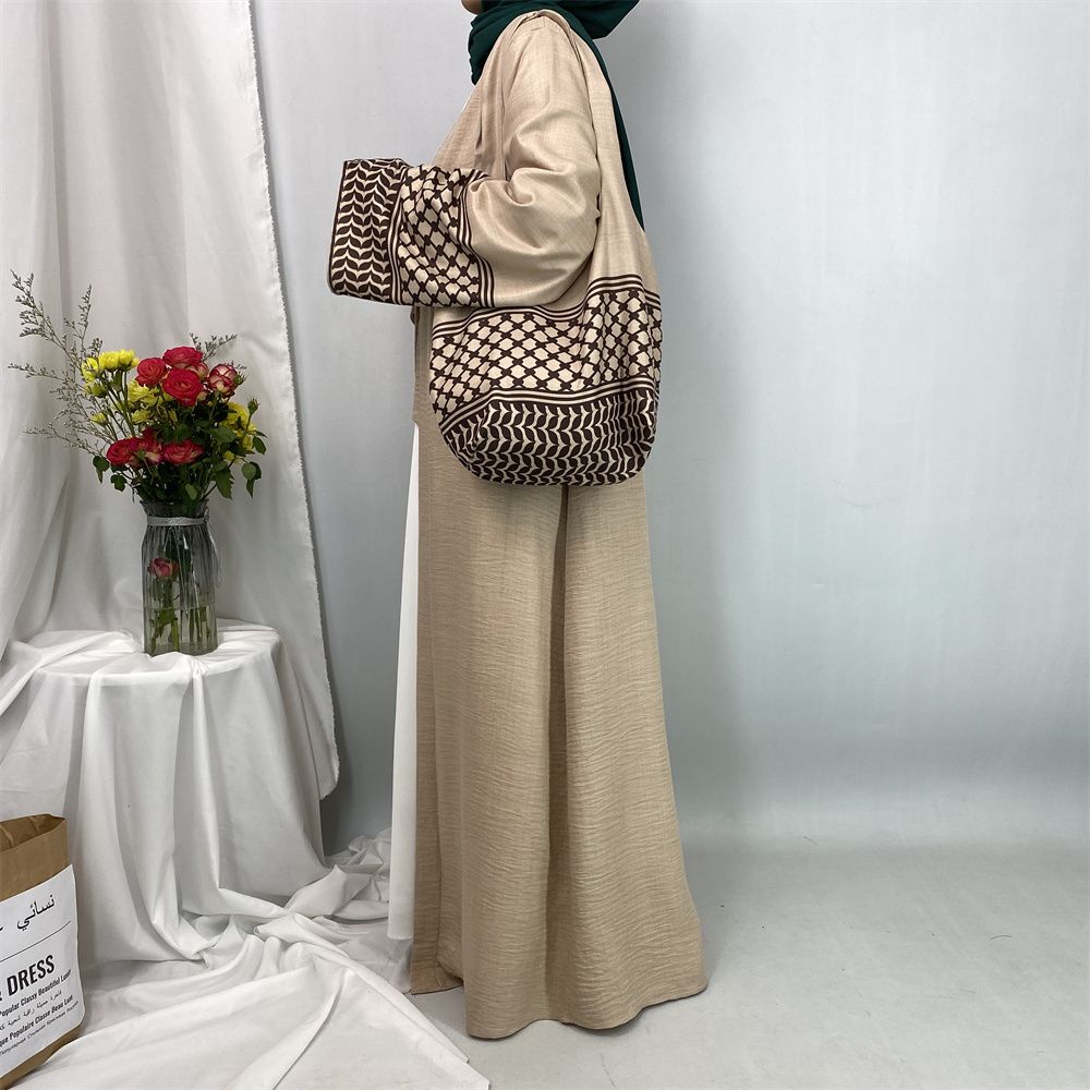 A new fashionable cardigan dress for Middle Eastern Muslims in Dubai, Turkey and Arabia during Ramadan, paired with a mini bag