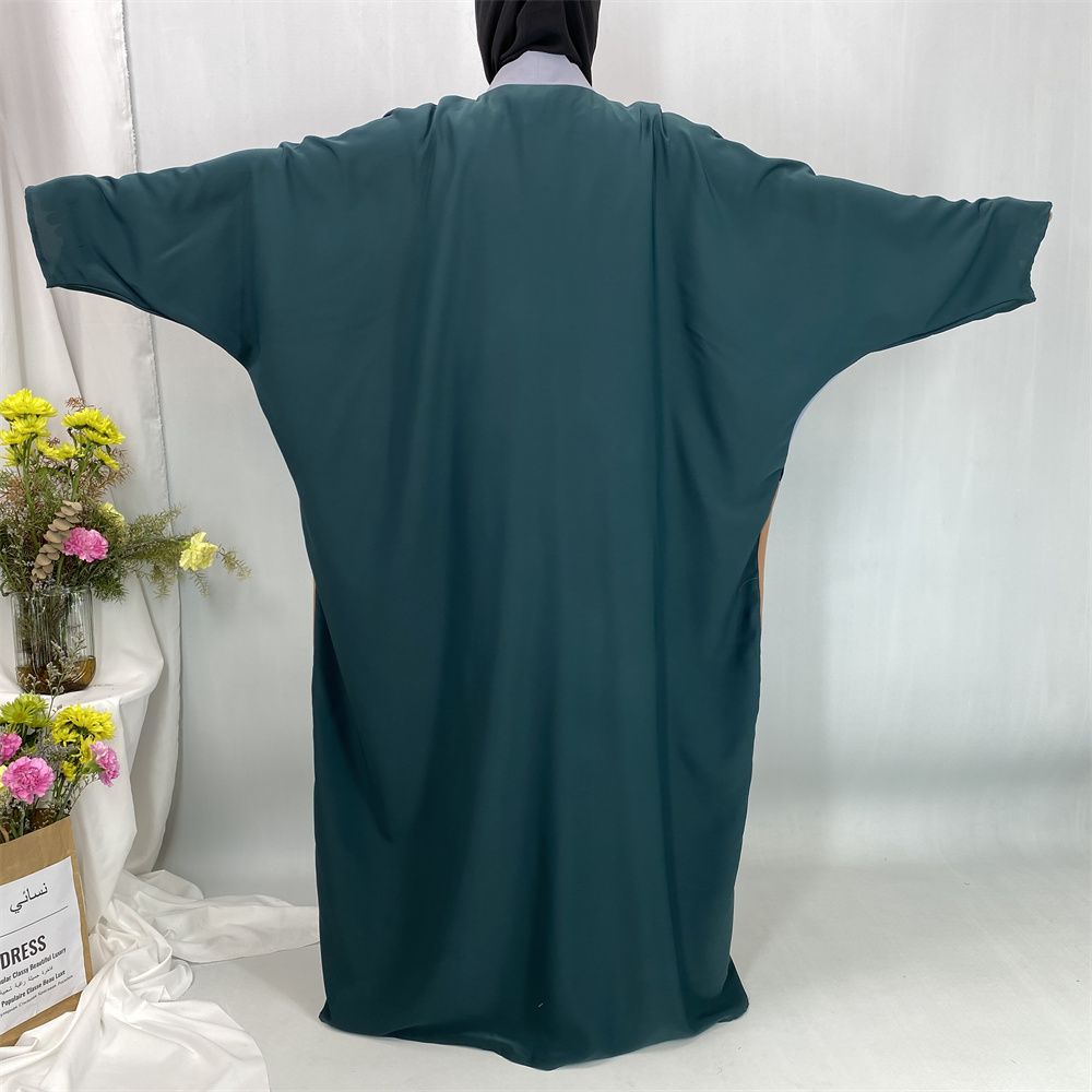 New Muslim fashion items are selling well, such as cardigans and long robes, elegant dresses for African women in Turkey, Dubai and Arab countries, and fresh and elegant Islamic long dresses