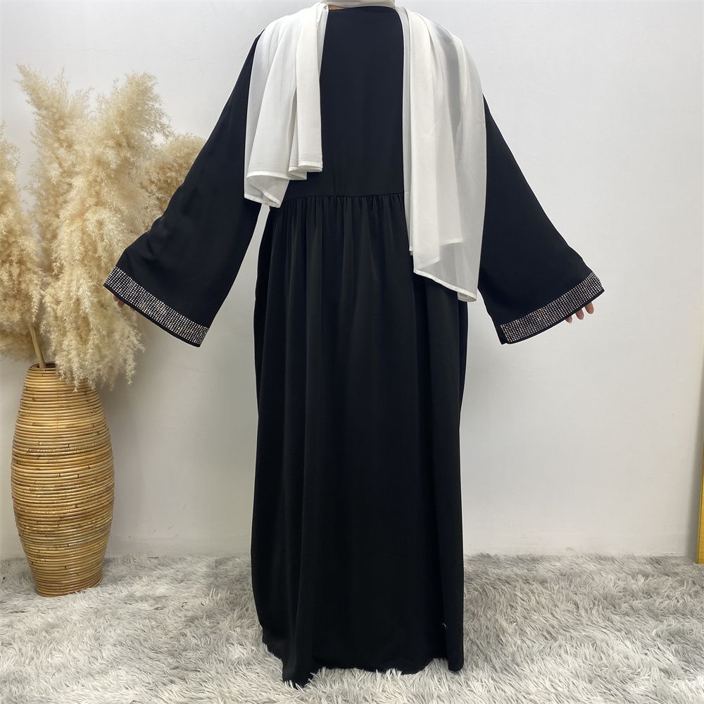 The Middle Eastern Muslim Ramadan is elegant and refined, with diamond and beaded designs. The Muslim cardigan from Turkey and Dubai is a fashionable long dress with pockets
