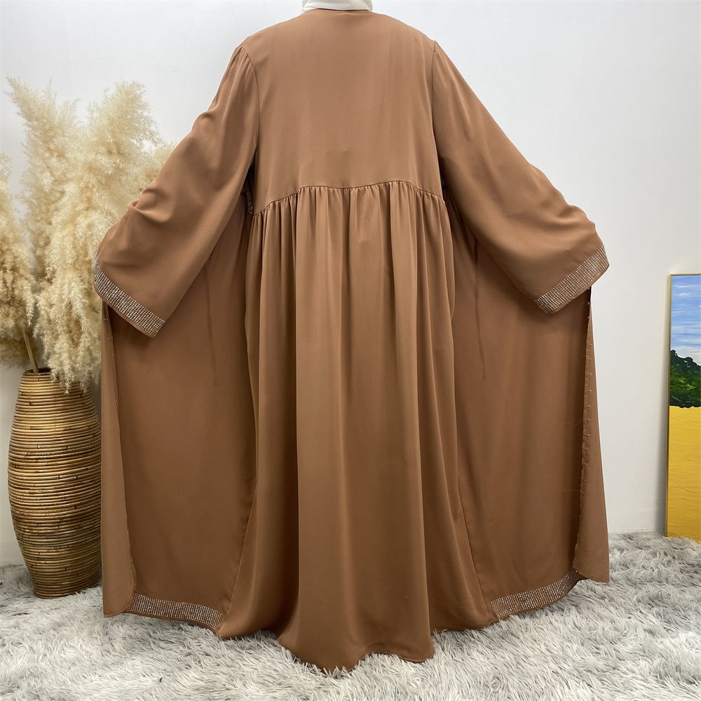The Middle Eastern Muslim Ramadan is elegant and refined, with diamond and beaded designs. The Muslim cardigan from Turkey and Dubai is a fashionable long dress with pockets