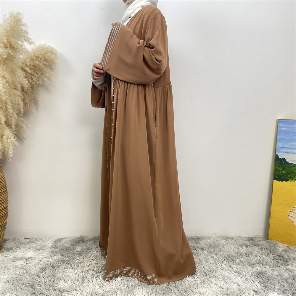 The Middle Eastern Muslim Ramadan is elegant and refined, with diamond and beaded designs. The Muslim cardigan from Turkey and Dubai is a fashionable long dress with pockets