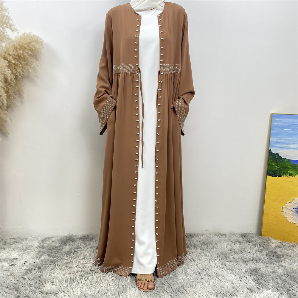 The Middle Eastern Muslim Ramadan is elegant and refined, with diamond and beaded designs. The Muslim cardigan from Turkey and Dubai is a fashionable long dress with pockets
