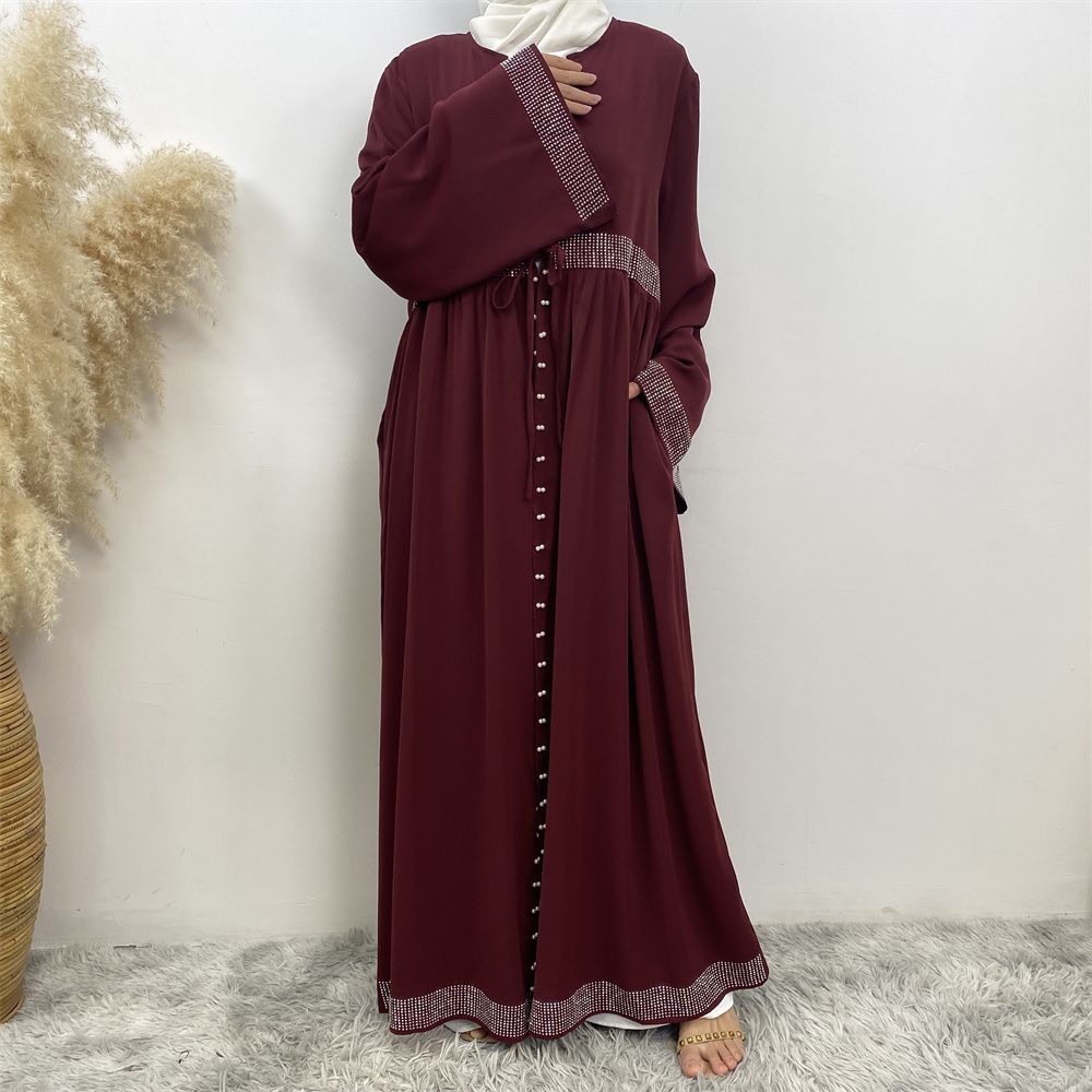 The Middle Eastern Muslim Ramadan is elegant and refined, with diamond and beaded designs. The Muslim cardigan from Turkey and Dubai is a fashionable long dress with pockets