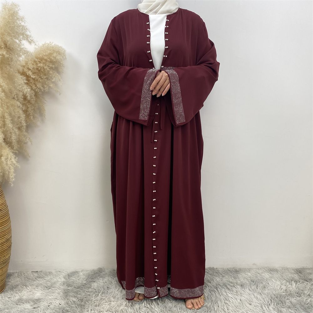 The Middle Eastern Muslim Ramadan is elegant and refined, with diamond and beaded designs. The Muslim cardigan from Turkey and Dubai is a fashionable long dress with pockets