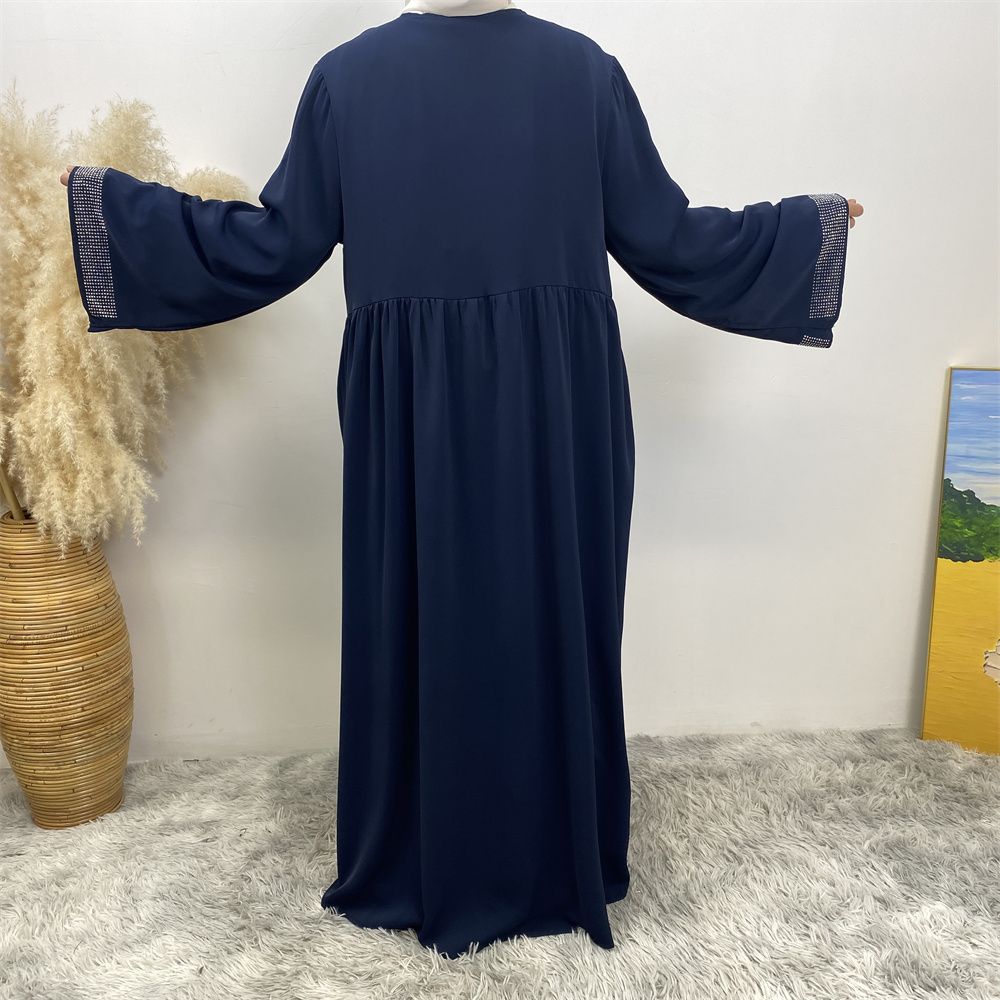 The Middle Eastern Muslim Ramadan is elegant and refined, with diamond and beaded designs. The Muslim cardigan from Turkey and Dubai is a fashionable long dress with pockets