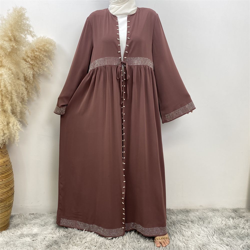 The Middle Eastern Muslim Ramadan is elegant and refined, with diamond and beaded designs. The Muslim cardigan from Turkey and Dubai is a fashionable long dress with pockets