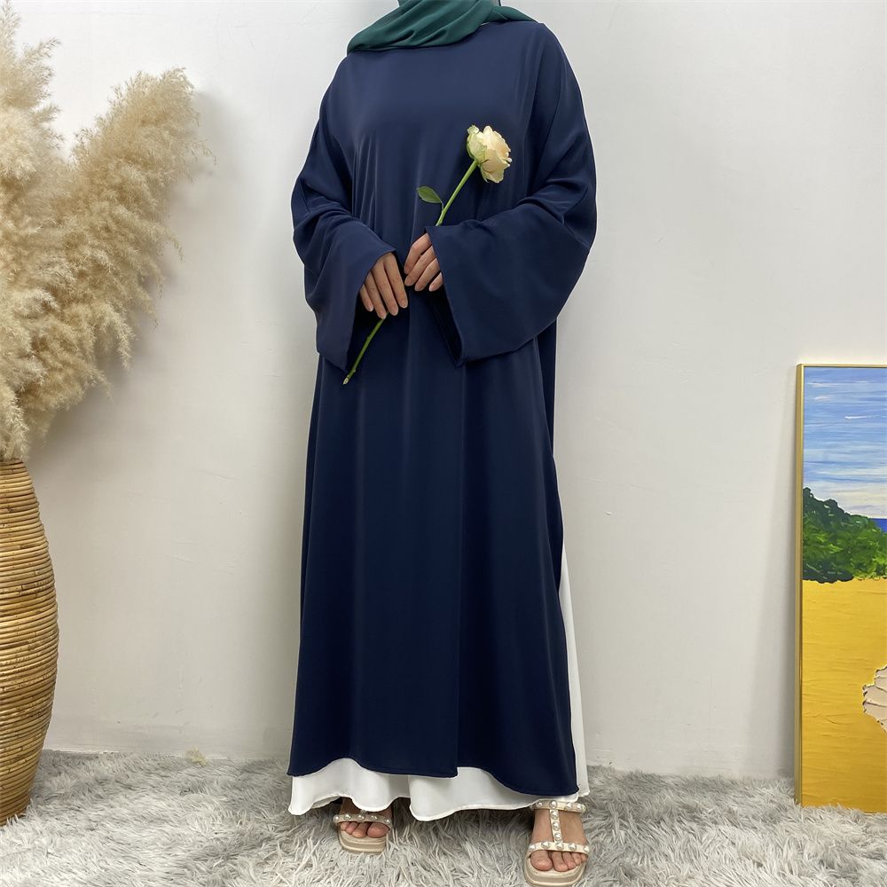 A Muslim solid-color dress with a split shoulder sleeve is selling well in Dubai, Middle East