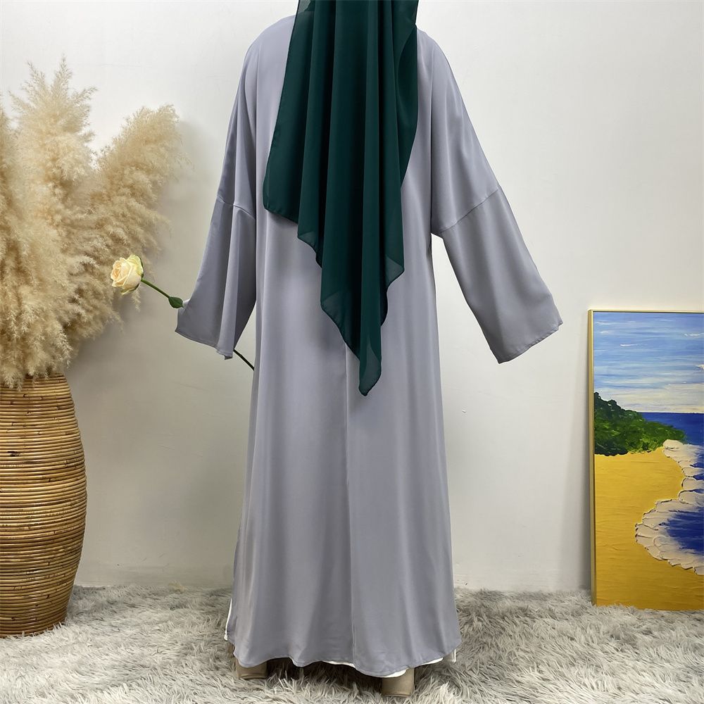 A Muslim solid-color dress with a split shoulder sleeve is selling well in Dubai, Middle East