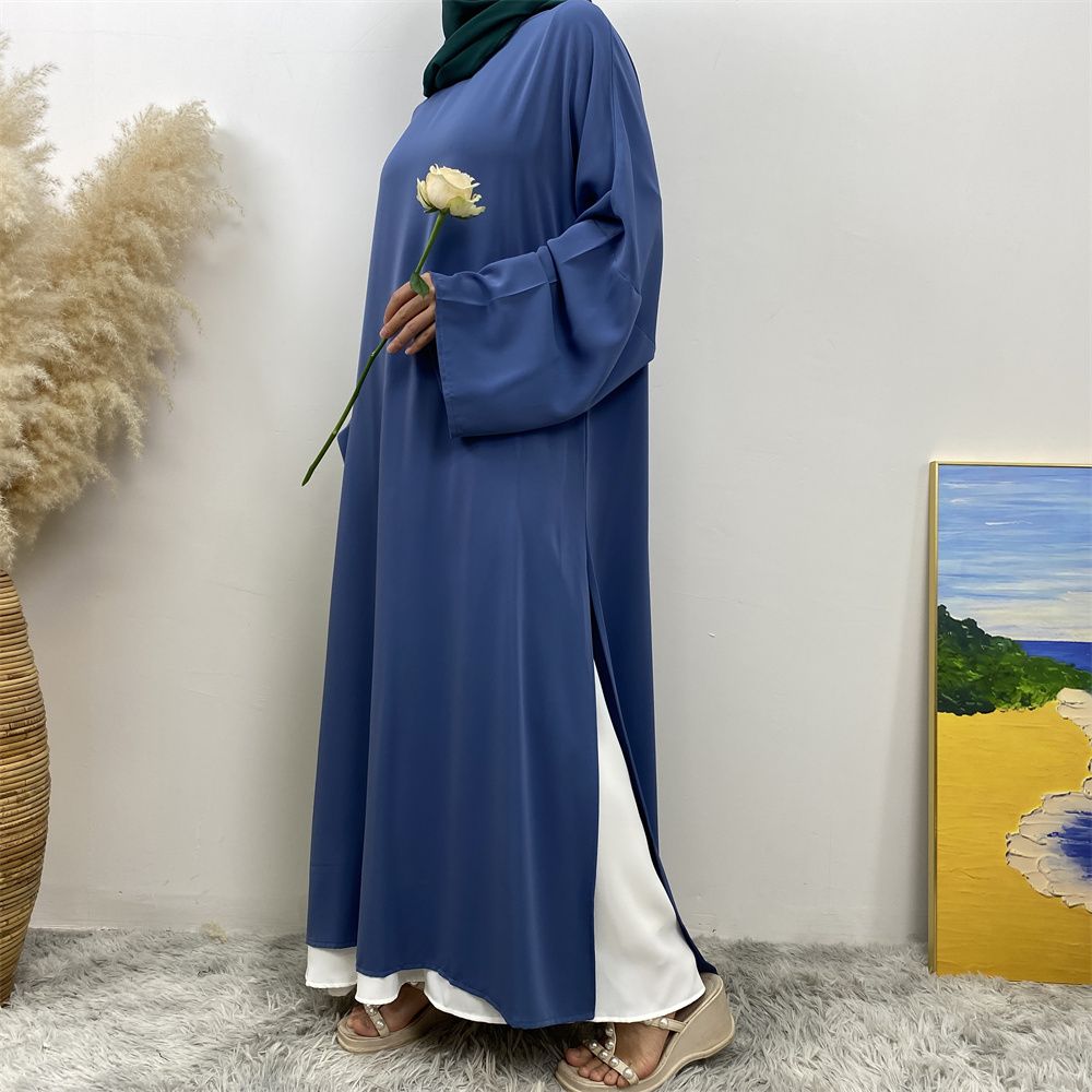 A Muslim solid-color dress with a split shoulder sleeve is selling well in Dubai, Middle East