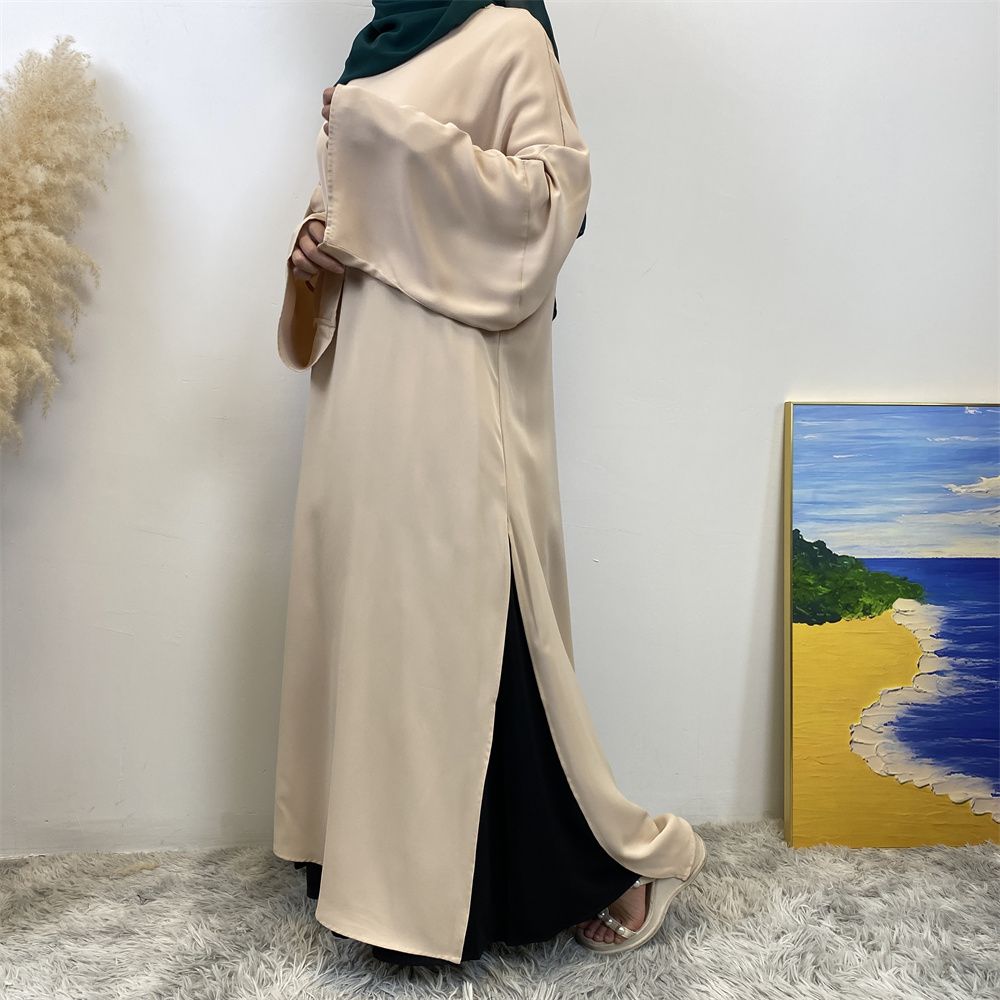 A Muslim solid-color dress with a split shoulder sleeve is selling well in Dubai, Middle East