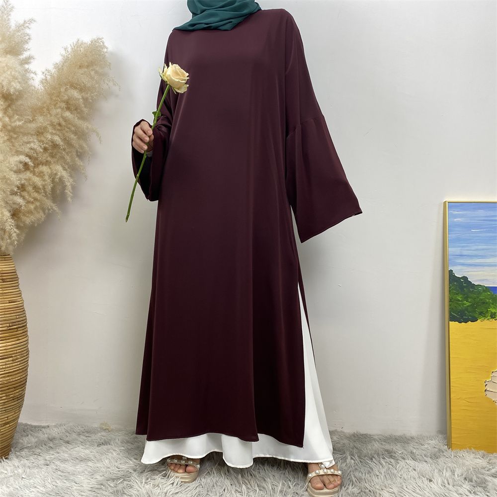A Muslim solid-color dress with a split shoulder sleeve is selling well in Dubai, Middle East