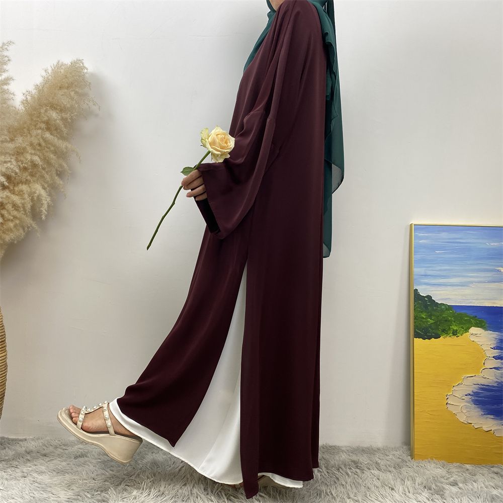 A Muslim solid-color dress with a split shoulder sleeve is selling well in Dubai, Middle East