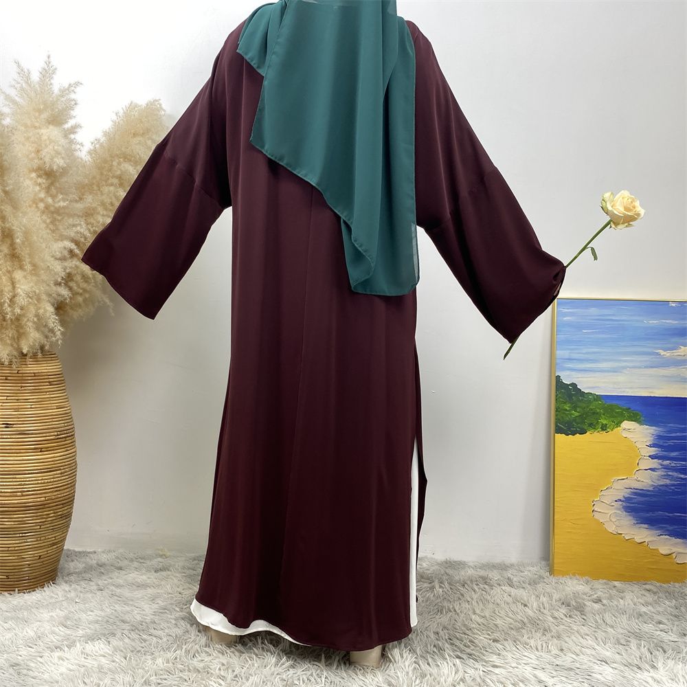 A Muslim solid-color dress with a split shoulder sleeve is selling well in Dubai, Middle East
