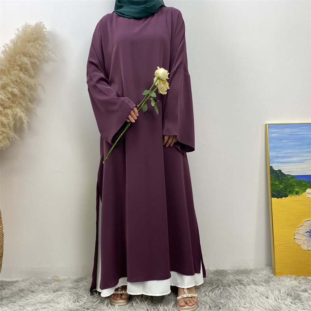 A Muslim solid-color dress with a split shoulder sleeve is selling well in Dubai, Middle East