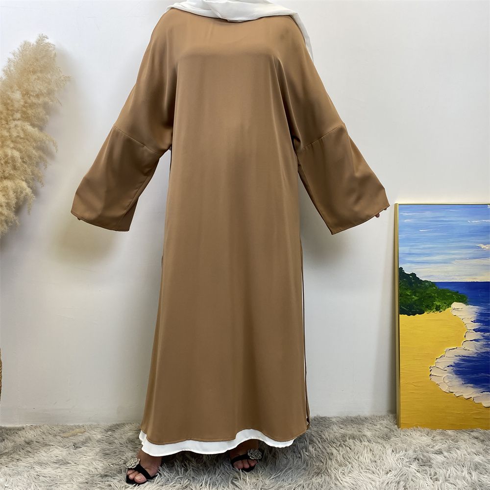A Muslim solid-color dress with a split shoulder sleeve is selling well in Dubai, Middle East
