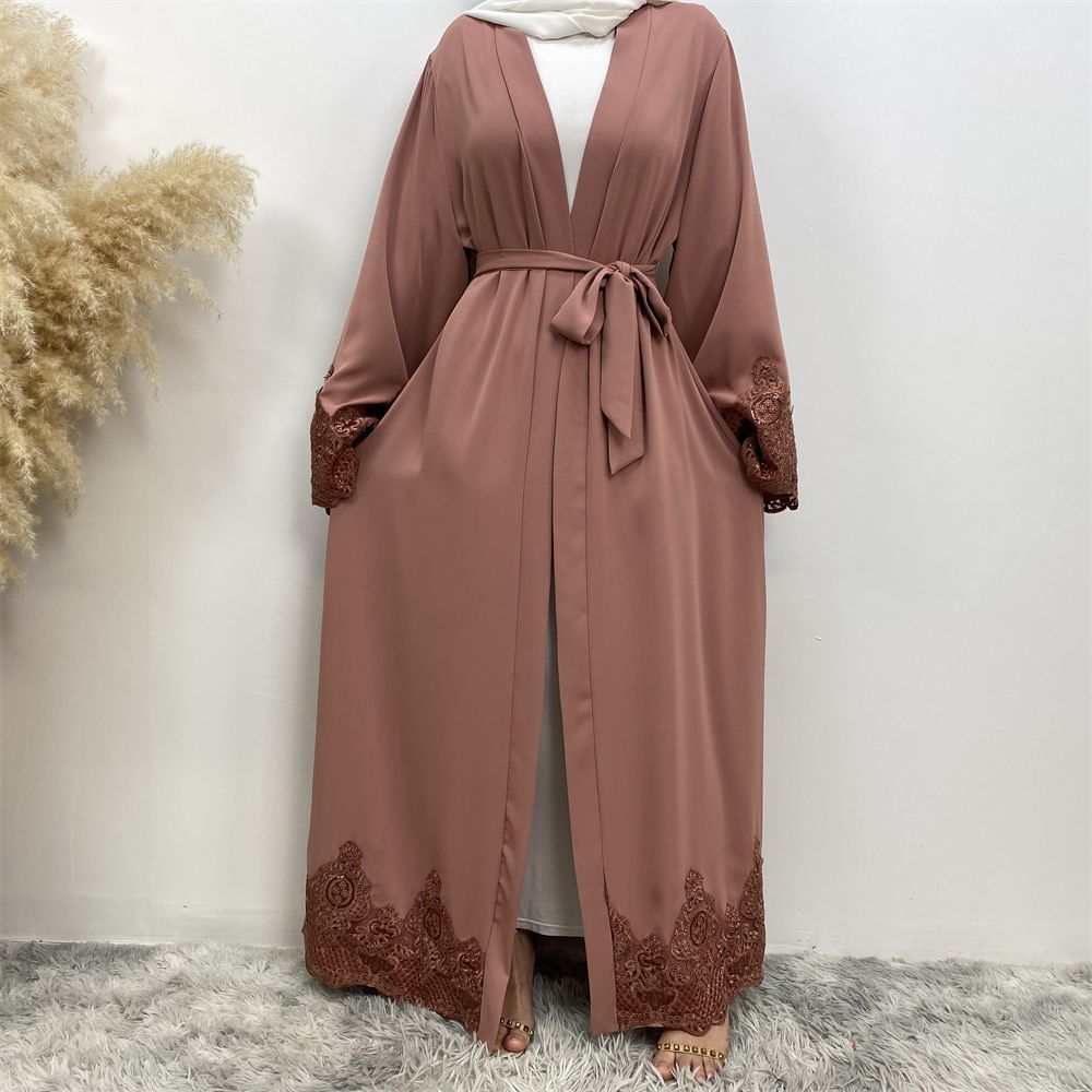A long Muslim cardigan women's dress with fashionable and casual lace embroidery from Dubai, Turkey, in the Middle East