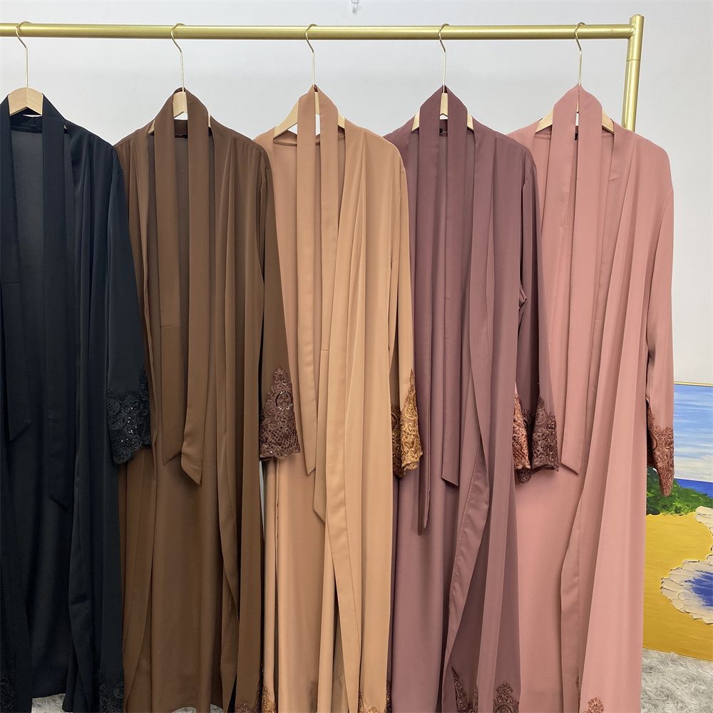 A long Muslim cardigan women's dress with fashionable and casual lace embroidery from Dubai, Turkey, in the Middle East