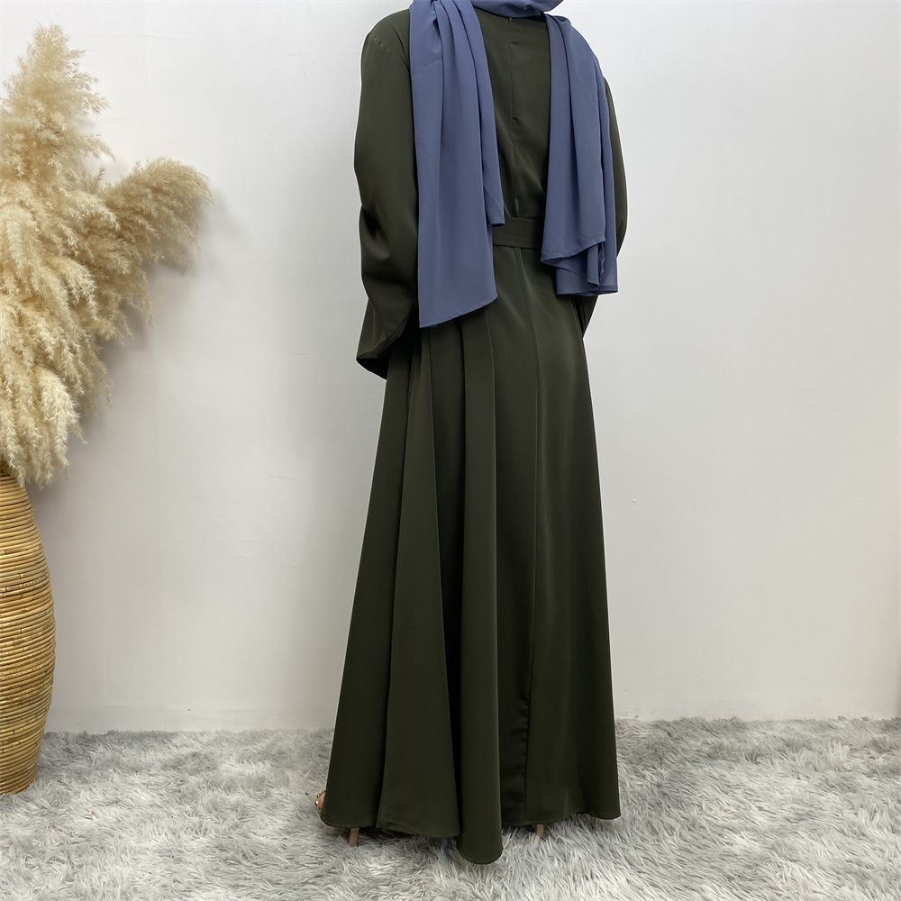 A large-sized solid-color lace-up Muslim fashion and elegant women's dress is on sale in Dubai, Turkey, among the Middle East Muslims