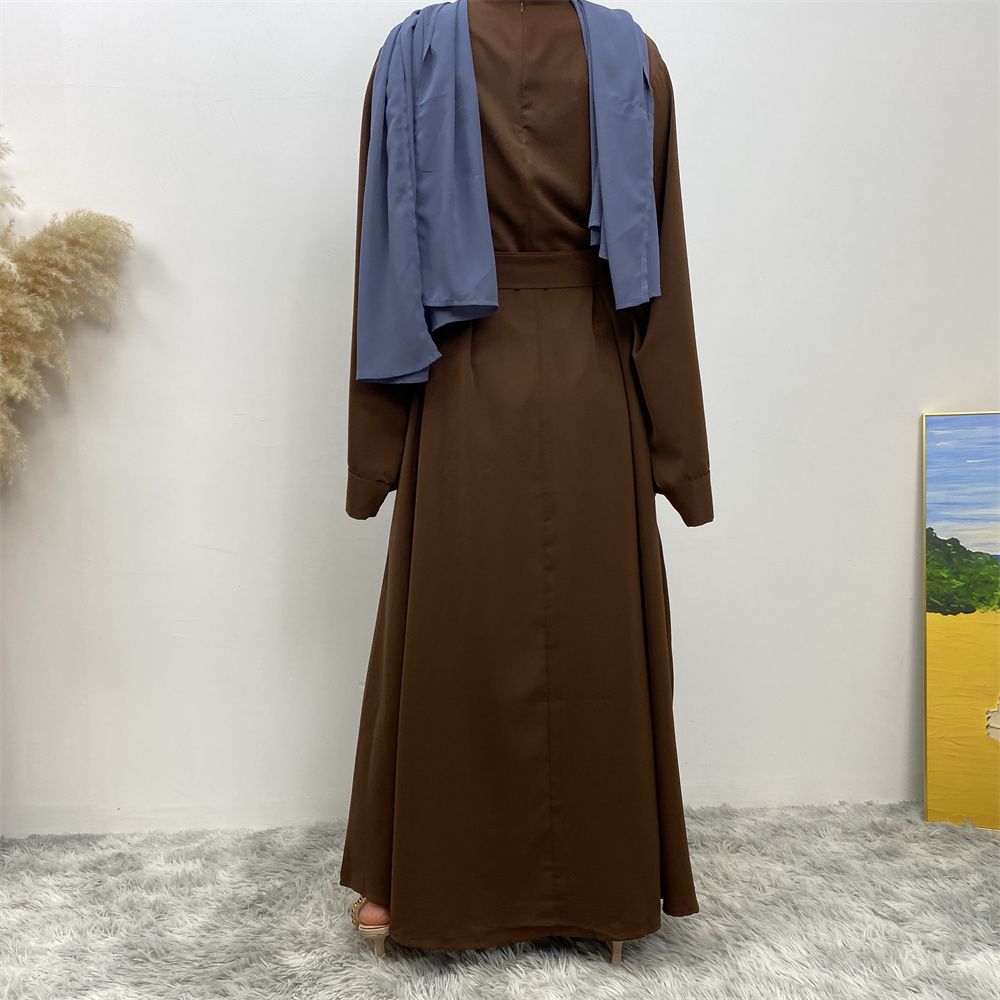 A large-sized solid-color lace-up Muslim fashion and elegant women's dress is on sale in Dubai, Turkey, among the Middle East Muslims