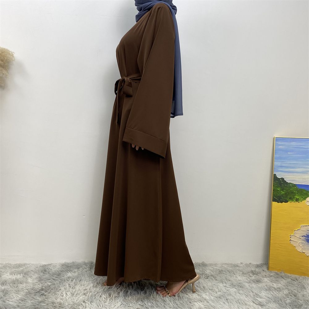 A large-sized solid-color lace-up Muslim fashion and elegant women's dress is on sale in Dubai, Turkey, among the Middle East Muslims