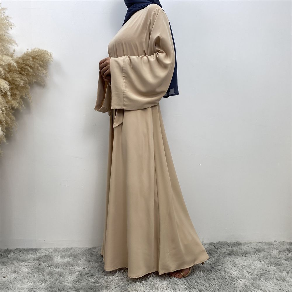 A large-sized solid-color lace-up Muslim fashion and elegant women's dress is on sale in Dubai, Turkey, among the Middle East Muslims