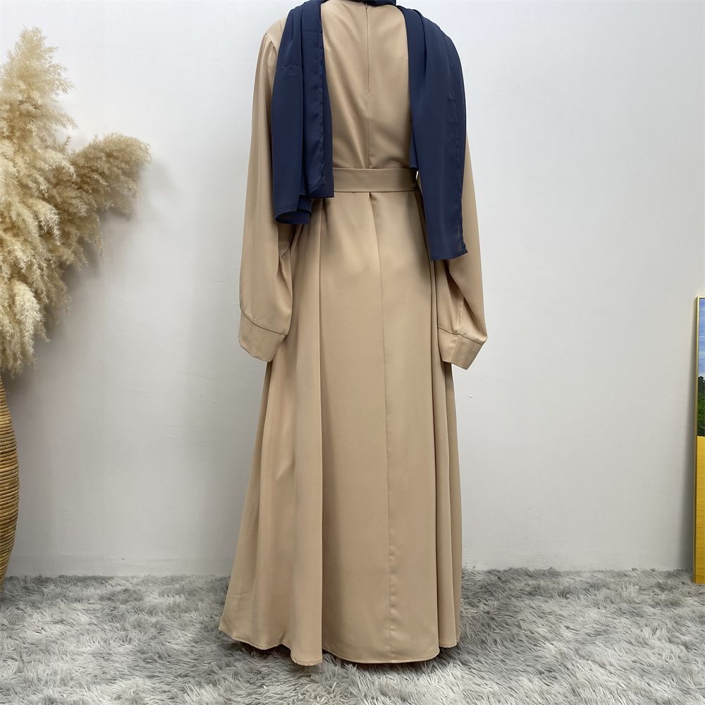 A large-sized solid-color lace-up Muslim fashion and elegant women's dress is on sale in Dubai, Turkey, among the Middle East Muslims