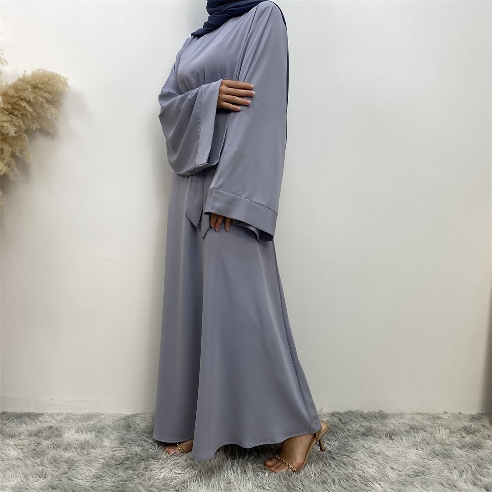 A large-sized solid-color lace-up Muslim fashion and elegant women's dress is on sale in Dubai, Turkey, among the Middle East Muslims